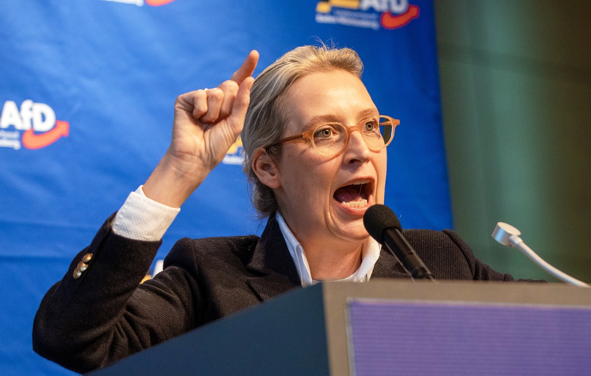 24.02.2024, Baden-W�rttemberg, Rottweil: Alice Weidel, Bundessprecherin der AfD, spricht w�hrend des AfD-Landesparteitags in der Stadthalle zu Parteimitgliedern. Der Sonderparteitag der S�dwest-AfD ko ...
