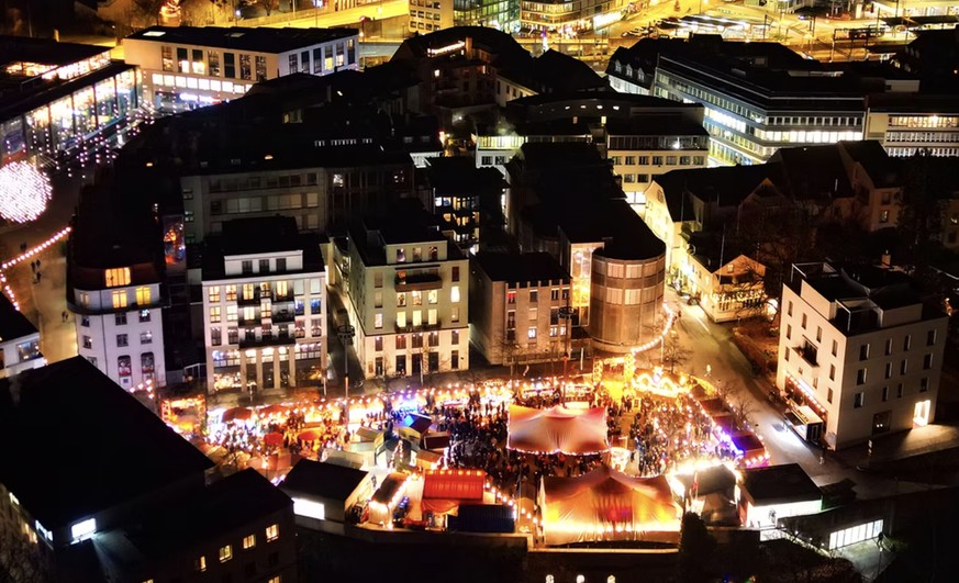 Vom 29. Oktober bis 21. Dezember verwandelt sich der Theaterplatz in Baden in ein Weihnachtsdorf.