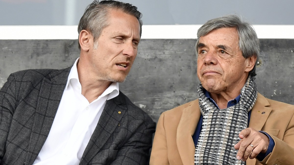 GC-Praesident Stephan Anliker, Mitte, und CEO Manuel Huber, links, und Grossaktionaer Heinz Spross, rechts, beim Fussballspiel der Super League Grasshopper Club Zuerich gegen den FC St. Gallen im Sta ...