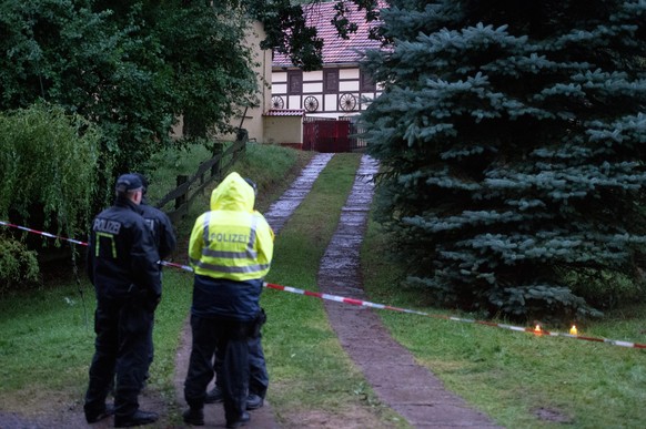 Ein Hof in Lampersdorf in Sachsen im Visier der Polizei.