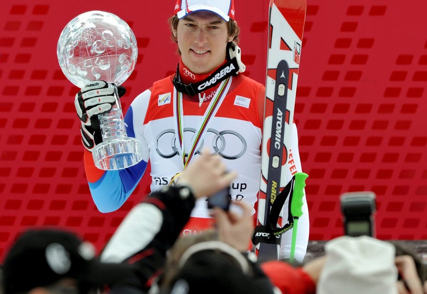 12.03.2010: Carlo Janka schafft den Hattrick und holt sich nach WM-Gold und dem Olympiasieg auch den Gesamtweltcup