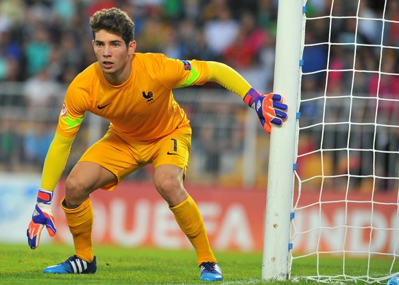 epaselect epa04762683 France&#039;s goalkeeper Luca Zidane in action during the UEFA Euro 2015 U-17 soccer championships final match between France and Germany in Burgas, Bulgaria, 22 May 2015. EPA/-