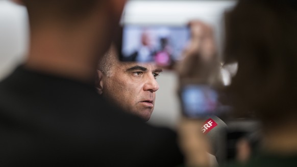 Bundesrat Alain Berset informiert ueber die neuen Massnahmen gegen die Ausbreitung des Coronavirus am Freitag, 28. Februar 2020 in Bern. (KEYSTONE/Alessandro della Valle)