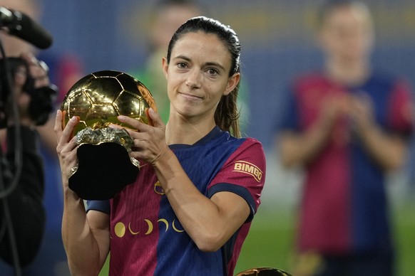 epa11697791 FC Barcelona&#039;s Aitana Bonmati poses with the trophy of her second-straight Ballon d&#039;Or Feminin prior to the Women&#039;s First Division match between FC Barcelona and Eibar at Jo ...