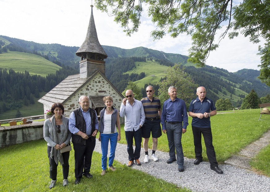 JAHRESRUECKBLICK 2016 - NATIONAL - Bundespraesident Johann Schneider-Ammann, 2. von links, die Bundesraetinnen Doris Leuthard und Simonetta Sommaruga die Bundesraete Alain Berset, Guy Parmelin, Didier ...