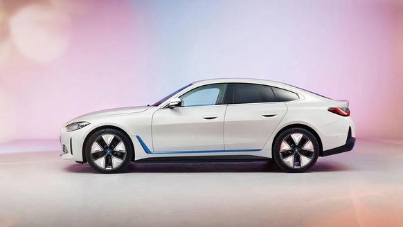 BMW verbannt den Verbrennungsmotor aus dem Stammwerk in München. Stattdessenn wird dort der elektrische BMW i4 (Bild) gebaut.