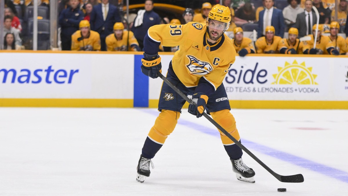 NHL, Eishockey Herren, USA Columbus Blue Jackets at Nashville Predators Oct 9, 2025 Nashville, Tennessee, USA Nashville Predators defenseman Roman Josi 59 skates with the puck against the Columbus Blu ...