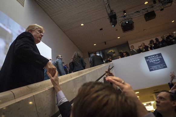 epa06473681 US President Donald Trump arrives at the Congress Centre during the 48th annual meeting of the World Economic Forum, WEF, in Davos, Switzerland, 25 January 2018. The meeting brings togethe ...