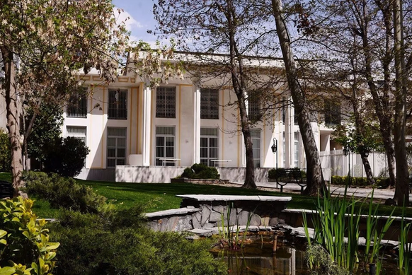 Ist vorerst noch geöffnet: Die Schweizer Botschaft in Teheran.