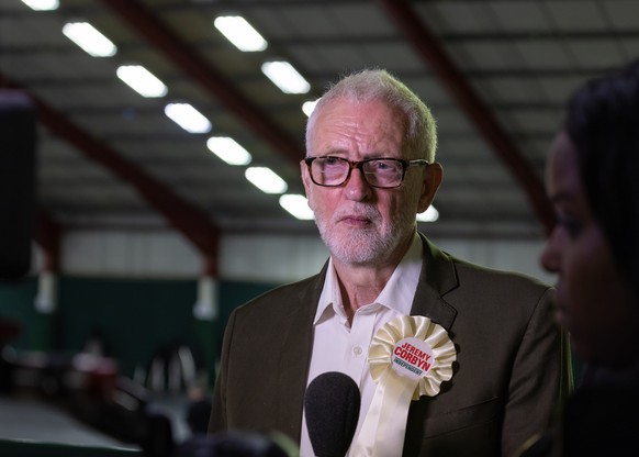 epa11458202 Jeremy Corbyn speaks to the media after he is declared winner of the North Islington Parliamentary seat, in London, Britain, 05 July 2024. Britons went to the polls on 04 July 2024 to elec ...
