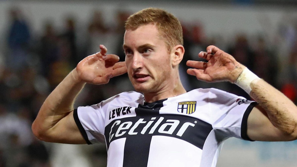 epa07883357 Parma's Dejan Kulusevski celebrates after scoring the 1-0 opening goal goal during the Italian Serie A soccer match Parma Calcio vs Torino FC at the Ennio Tardini stadium in Parma, It ...