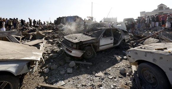 Bereits die ersten Angriffe im Jemen brachten grosse Zerstörung. Jetzt geht die Bombardierung weiter.&nbsp;