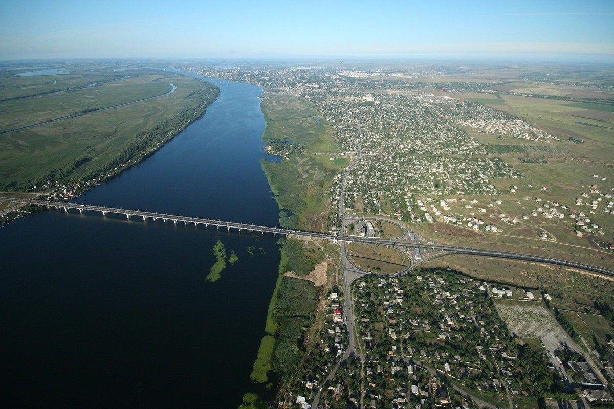 View of the city of Kherson from a balloon, Antonovsky bridge over the river. Dnieper.