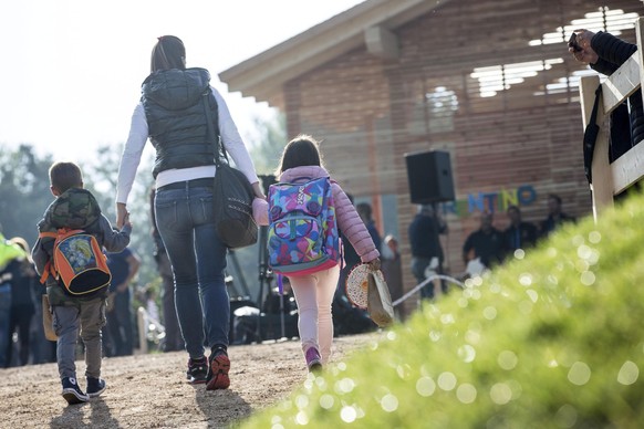 epa05537505 Children accompanied by their parents arrive to the makeshift school at Amatrice, Italy, 13 September 2016. Trento Region build a new school for the quake victims to start the new educatio ...