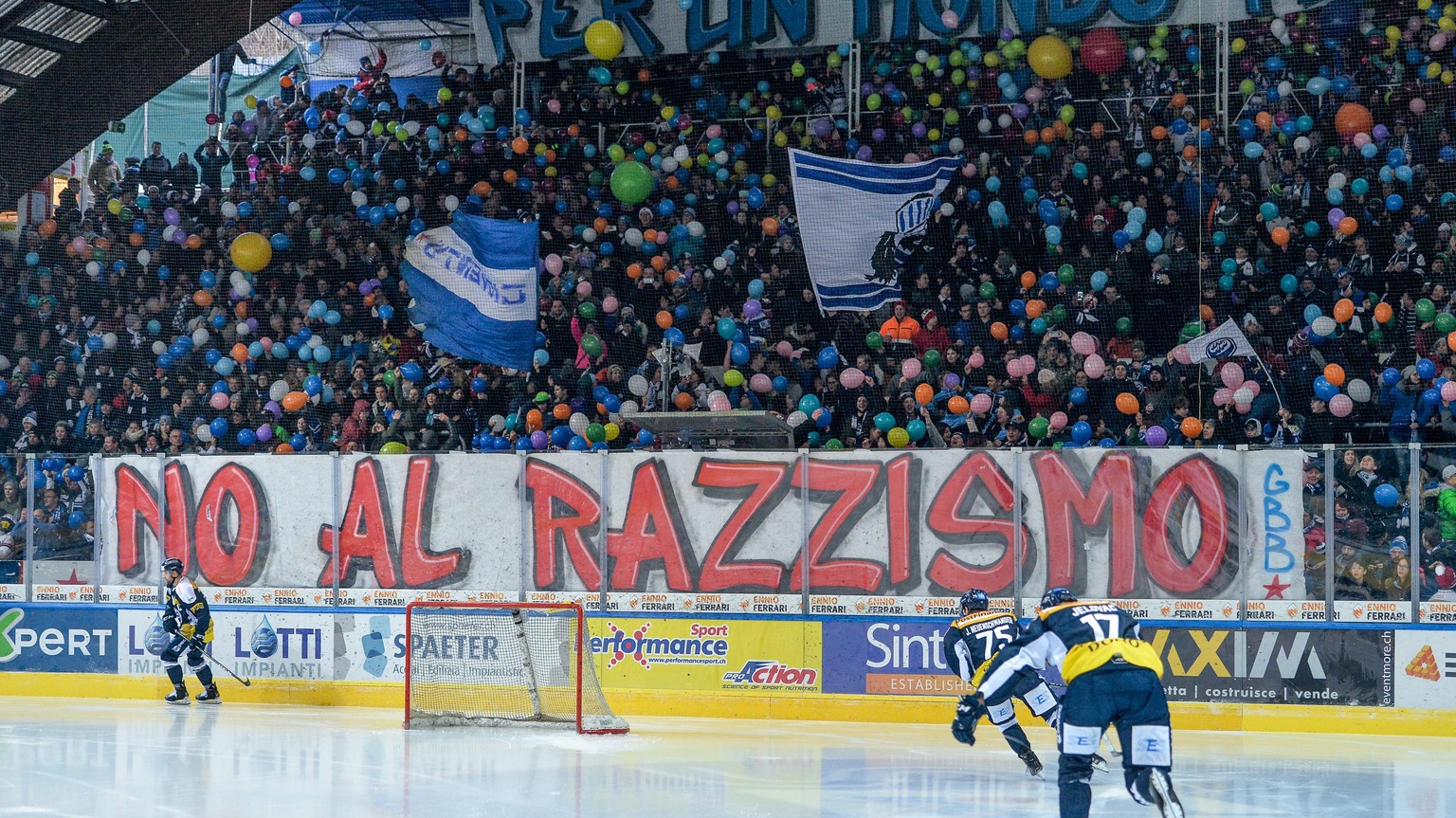 08.12.2019, Ambri, Stadio Valascia, NL: HC Ambri-Piotta - EV Zug, Ambr fans Ambri Stadio Valascia Tessin Schweiz *** 08 12 2019, Ambri, Stadio Valascia, NL HC Ambri Piotta EV Zug, Ambr fans Ambri Stad ...