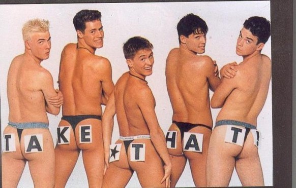 Gary Barlow, Mark Owen, Howard Donald, Jason Orange und Robbie Williams trennten sich 1996 und stürzten Millionen von Fans in tiefe Depression. Zehn Jahre später starten die vier Gründungsmitglie ...