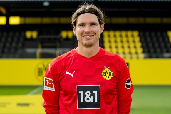 Offizieller Mannschaftsfoto Termin Borussia Dortmund 2020 Torwart Marwin Hitz Borussia Dortmund 1.BL, Porträttermin 2020/2021 Foto: Alexandre Simoes / BVB / via TEAM2sportphoto Dortmund Nordrhein-West ...