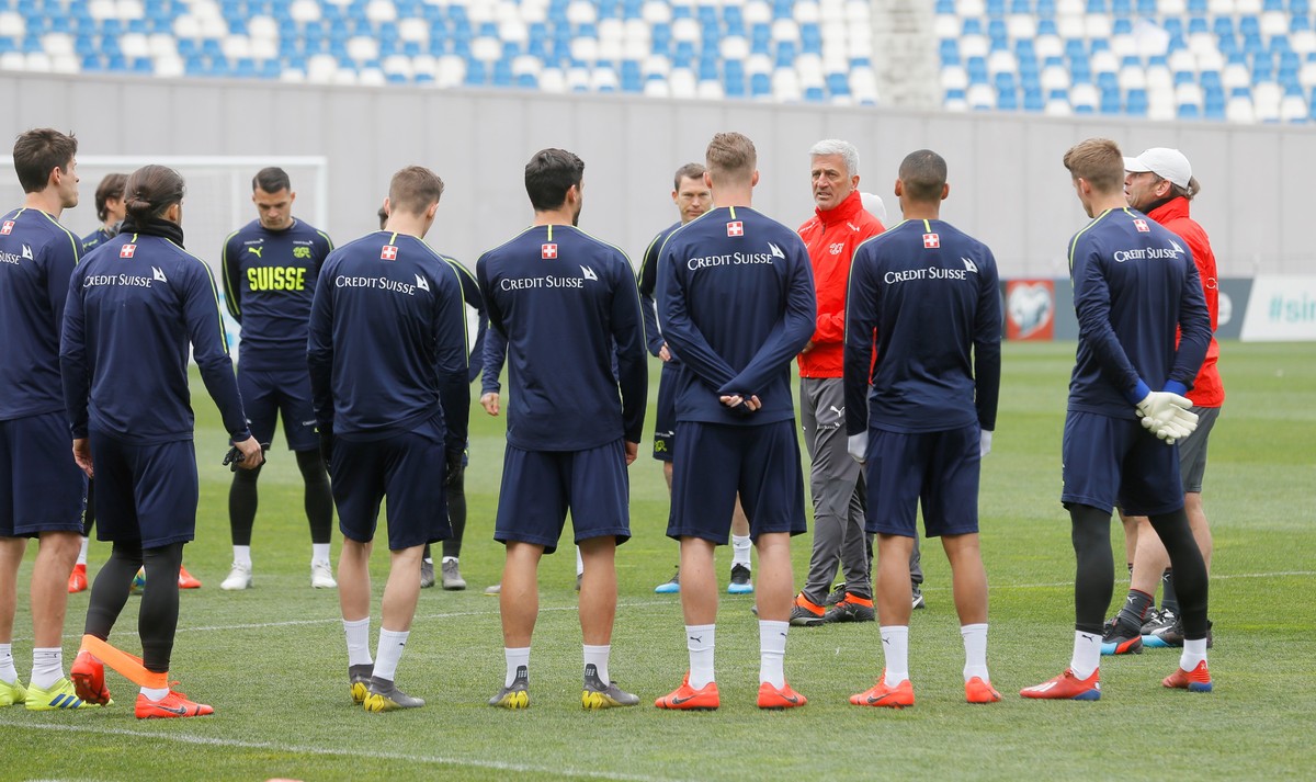 epa07456021 Switzerland's head coach Vladimir Petkovic (4-R) during a training session of the Swiss national soccer team at the Boris Paichadze national stadium in Tbilisi, Georgia, 22 March 2019 ...
