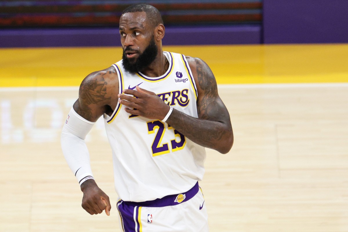 epa11306017 Los Angeles Lakers forward LeBron James looks down court during the first half of the NBA playoffs round one, game four between the Denver Nuggets and Los Angeles Lakers in Los Angeles, Ca ...