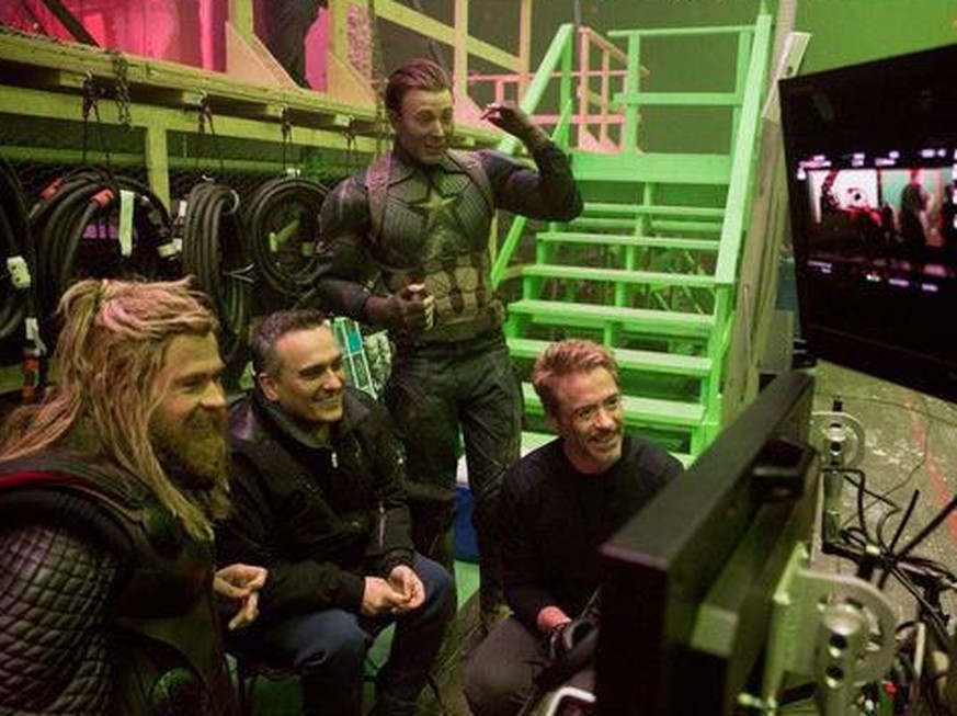 behind the scenes avengers marvel

https://www.reddit.com/r/marvelstudios/comments/c6o1g7/new_behind_the_scenes_shots_from_the_set_of/