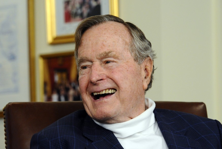 epa06767997 A file picture taken on 29 March 2012 shows Former President George H.W. Bush in his office in Houston, Texas, USA. According to media reports on 27 May 2018 George H.W. Bush has been hosp ...