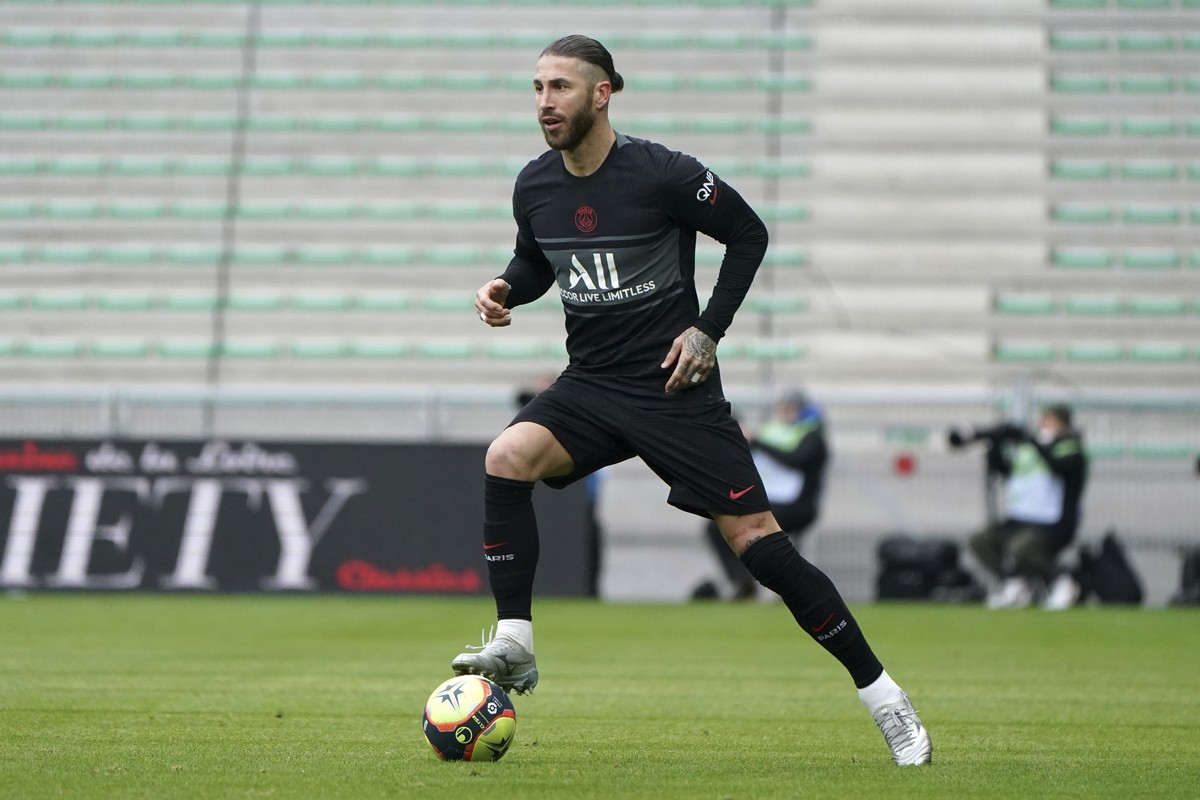 PSG's Sergio Ramos controls the ball during the French League One soccer between Saint-Etienne and Paris Saint Germain, in Saint-Etienne, central France, Sunday, Nov. 28, 2021. (AP Photo/Laurent  ...
