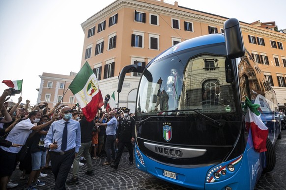 epa09340644 Fans celebrate the Italian football team who leave the Quirinale after being received by the Italian President Mattarella to celebrate the Italy national football team that returned from L ...