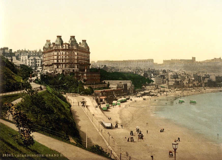 scarborough yorkshire england nordengland seebad viktorianisch victorian 19. jahrhundert 1800 strand strandferien http://gcaptain.com/maritime-monday-february-twenty-twenty-twelve-alas-poor-yorck-the- ...