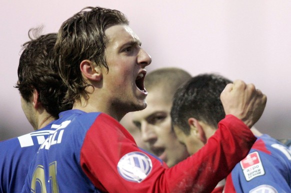 Kuzmanovic jubelt im Dezember 2006 über ein Tor für den FC Basel.