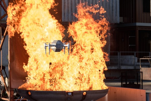 Die FireDrohne ist eine Drohne, die der Feuerwehr bei Einsätzen hilft.