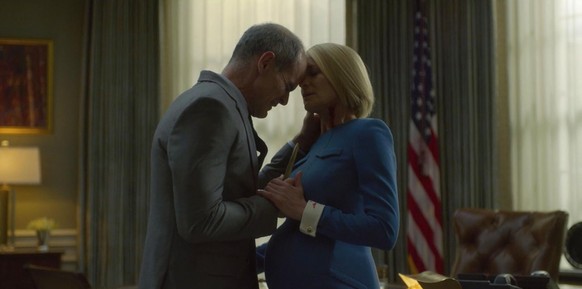 Robin Wright and Michael Kelly in House of Cards (2013)