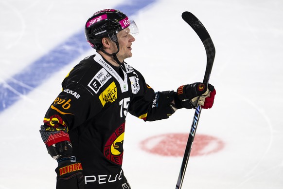 Miro Aaltonen (SCB) jubelt nach seinem Tor 4:2 im Penaltyschiessen im Spiel der Eishockey National League zwischen dem SC Bern (SCB) und dem EV Zug (EVZ), am Donnerstag, 5. Maerz 2026 in der PostFinan ...