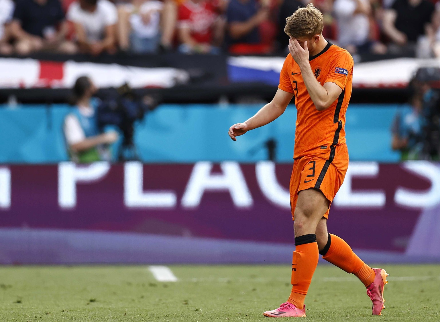 epa09305869 Dutch player Matthijs de Ligt leaves the pitch after receiving a red card during the UEFA EURO 2020 round of 16 match between the Netherlands and Czech Republic at the Puskas Arena in Buda ...