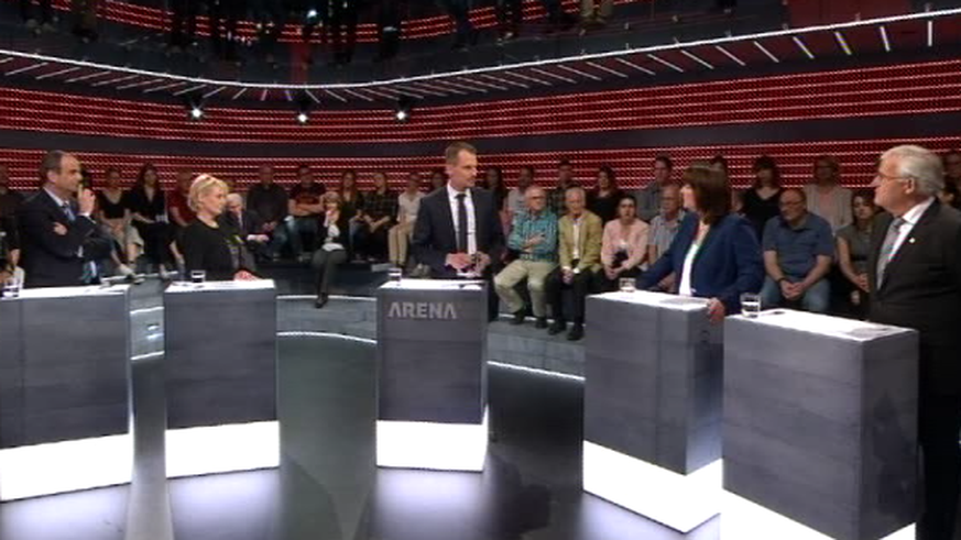 (V.l.n.r.) Gerhard Pfister (CVP), Isabelle Moret (FDP), Moderator Jonas Projer,&nbsp;Verena Nold, (Krankenkassenverband Santésuisse), Hans Stöckli (SP).