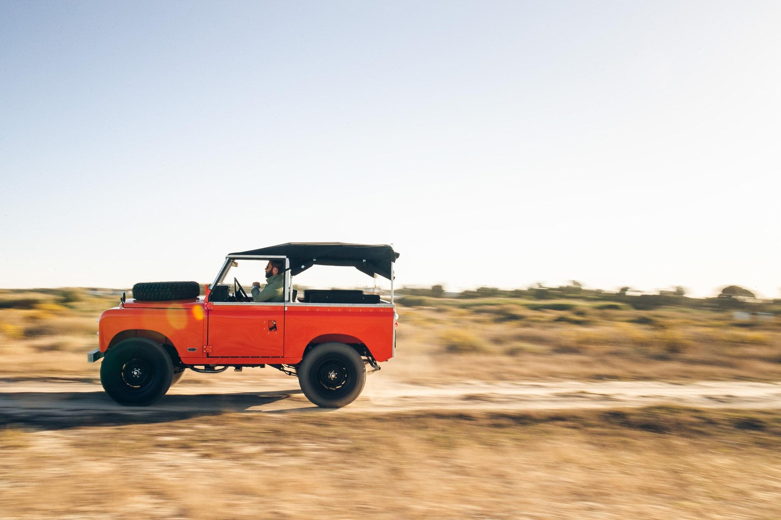 cool n vintage land rovers lissabon portugal auto 4x4 offroader restomod retro oldtimer https://www.coolnvintage.com/gallery-coolnvintage