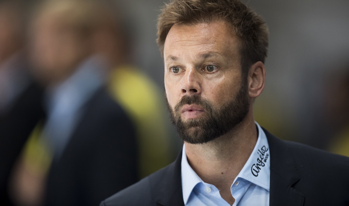 L'entraineur fribourgeois Gerd Zenhaeusern, lors du match du championnat suisse de hockey sur glace de National League A, entre le Lausanne Hockey Club, LHC, et le HC Fribourg-Gotteron ce samedi  ...