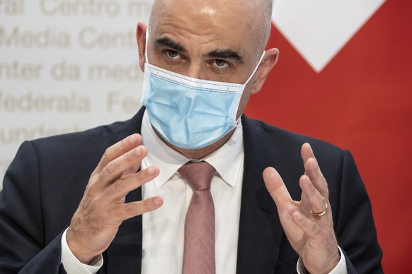 Bundesrat Alain Berset spricht an einer Medienkonferenz zu Covid 19 Massnahmen, am Mittwoch, 27. Januar 2021, in Bern. (KEYSTONE/Peter Schneider)