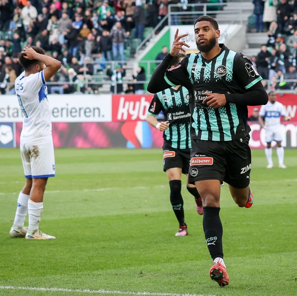 Willem Geubbels (SG) jubelt nach seinem Treffer zum 3:2 waehrend dem Meisterschaftsspiel der Super League zwischen dem FC St. Gallen und dem FC Lausanne Sport am Sonntag, 26. Januar 2025, im Stadion K ...