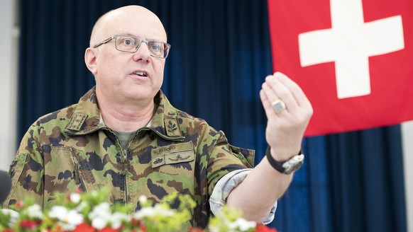 Korpskommandant Philippe Rebord, Chef der Schweizer Armee, spricht waehrend einer Medienkonferenz von die ersten 100 Tage als Chef der Schweizer Armee, am Montag, 10. April 2017 in Bern. (KEYSTONE/Ant ...