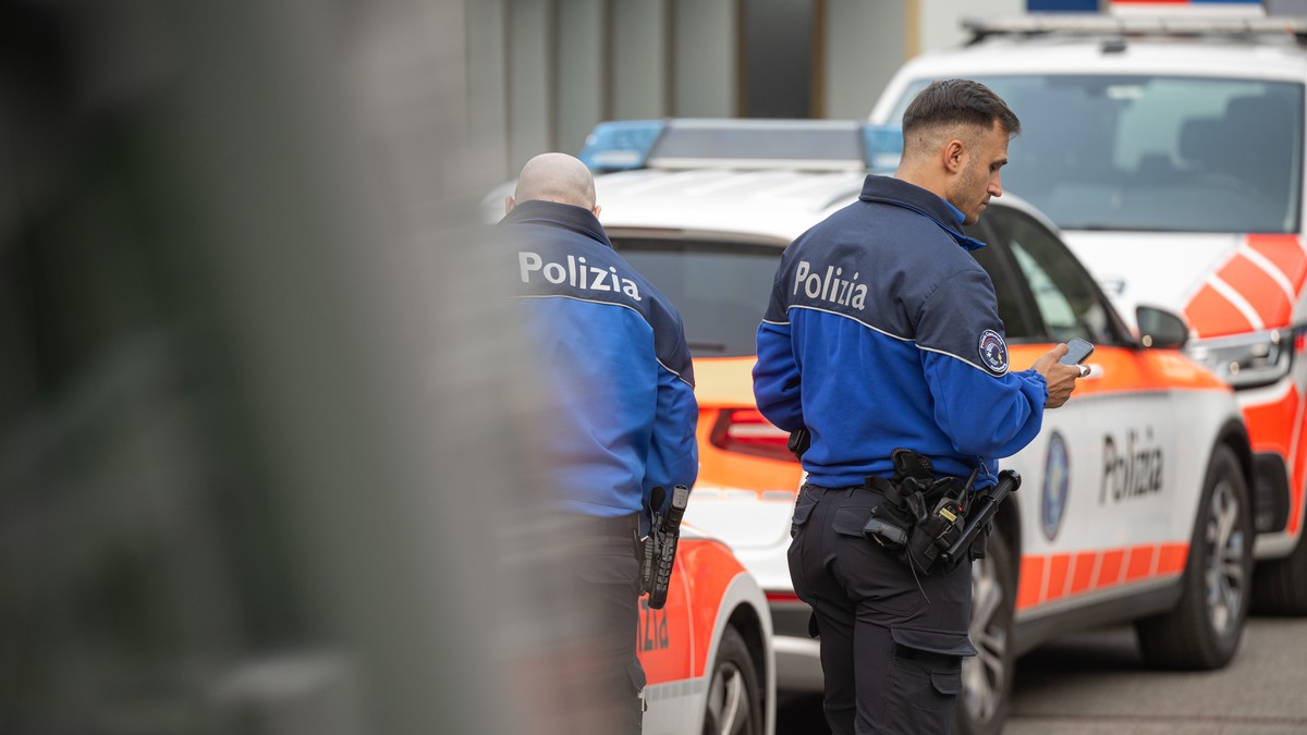 Ticino dismisses two police officers amid criminal investigations