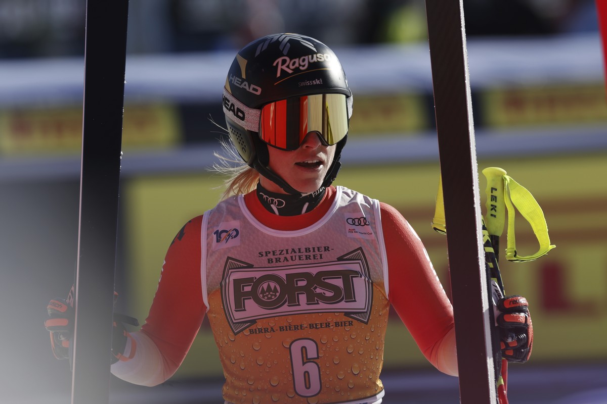 Switzerland's Lara Gut Behrami reacts after concluding an alpine ski, women's World Cup downhill race, in Cortina d'Ampezzo, Italy, Saturday, Jan. 27, 2024. (AP Photo/Alessandro Trovati ...