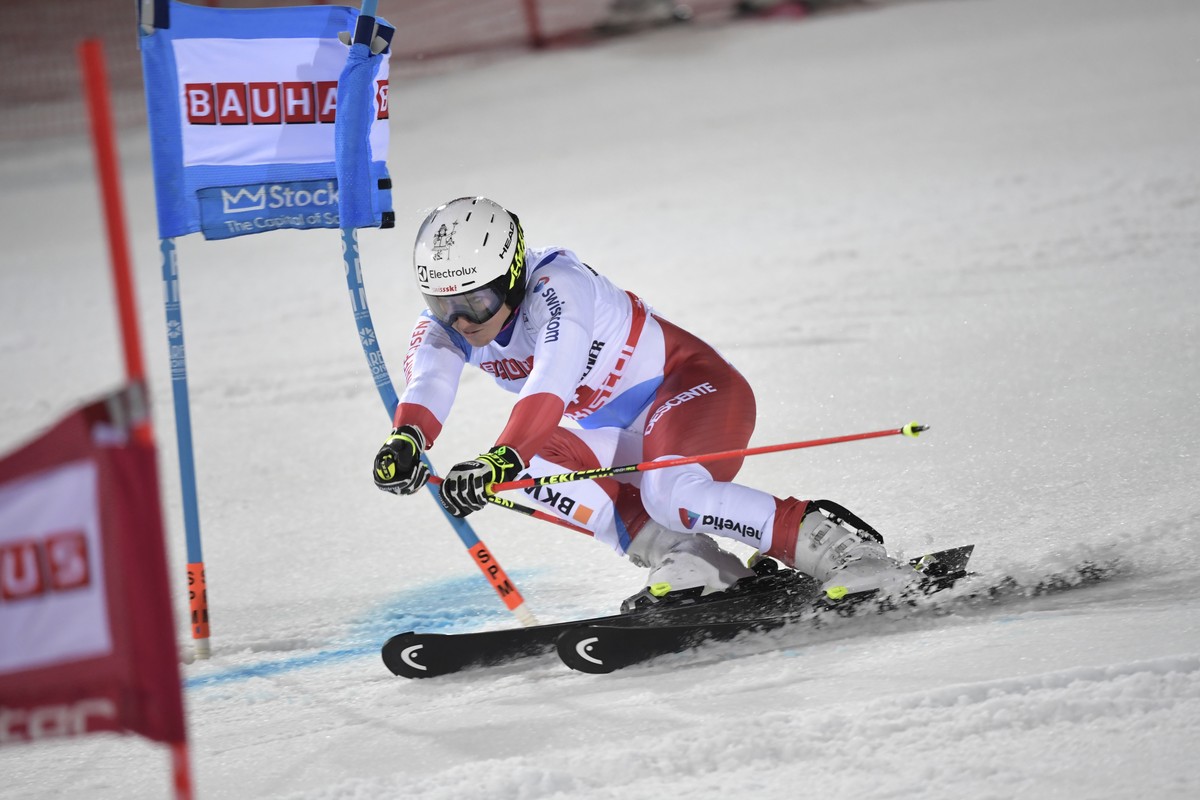 epa07381277 Wendy Holdener of Switzerland in action during the FIS Alpine Skiing World Cup - Men's Parallel Slalom City Event in Hammarbybacken in Stockholm, Sweden, 19 February 2019. EPA/Pontus  ...