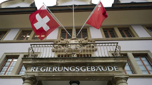 Das Regierungsgebaeude am Freitag, 27. Januar 2012 in Schwyz. (KEYSTONE/Sigi Tischler)