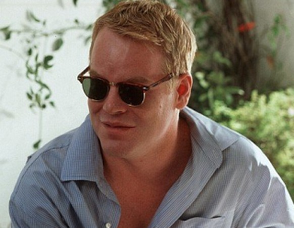 Der Psychopath Tom Ripley (gespielt von Matt Damon) will sich der Identität des jungen Dickie bemächtigen. Doch dessen Freund Freddie (Philip Seymour Hoffman) schöpft Verdacht – es kommt zum Showdown. ...