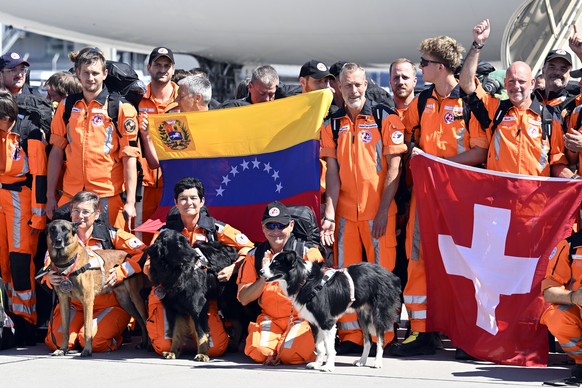 Ankunft der Rettungskette nach ihrem Einsatz in Venezuela auf dem Flughafen Zuerich in Kloten am Donnerstag, 2. Juli 2026. (KEYSTONE/Walter Bieri )