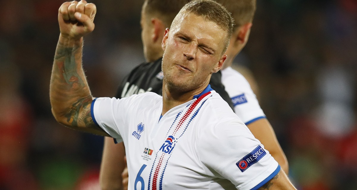 Bei den Seefahrer-Tattoos sehen wir grosszügig über Ragnar Sigurdssons Superman auf dem Unterarm hinweg.