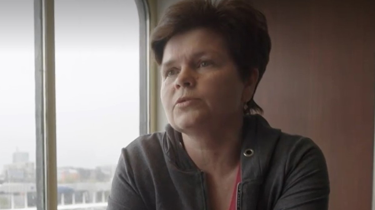 Ludmilla wurde zusammen mit ihrer fünfjährigen Tochter nach Russland gebracht. Von dort flüchteten sie dann nach Estland und leben nun auf einer Fähre.