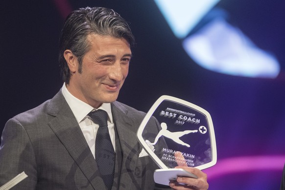 Murat Yakin vom FC Schaffhausen &amp; GC wird zum besten Coach gewaehlt an der 5. SFL Award Night am Montag, 29. Januar 2018, im KKL in Luzern. (KEYSTONE/Urs Flueeler)