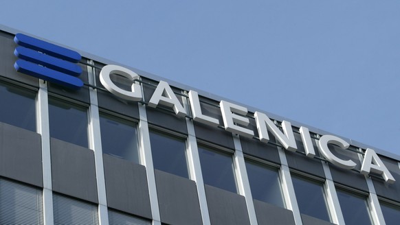 ARCHIVBILD ZUR BILANZ VON GALENICA IM JAHR 2020, AM DONNERSTAG, 21. JANUAR 2021 - Das Logo der Firma Galenica prangt am Montag, 2. Februar 2004 in Bern an der Hausfassade des Hauptsitzes. Das Berner P ...