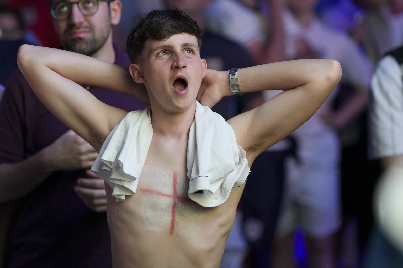 An English soccer fan yawns as he watches on a big screen the Group C match between the England and Slovenia at the Euro 2024 soccer tournament in Cologne, Germany, Tuesday, June 25, 2024. (AP Photo/M ...